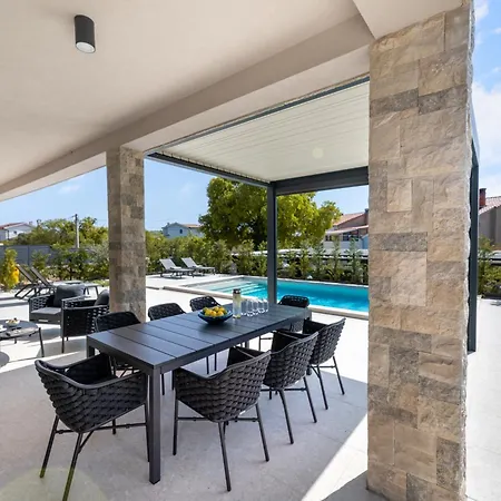 Villa Cesarica With Heated Pool, Indoor Pool And Sauna *