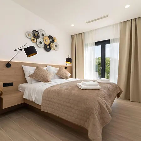 Villa Cesarica With Heated Pool, Indoor Pool And Sauna *