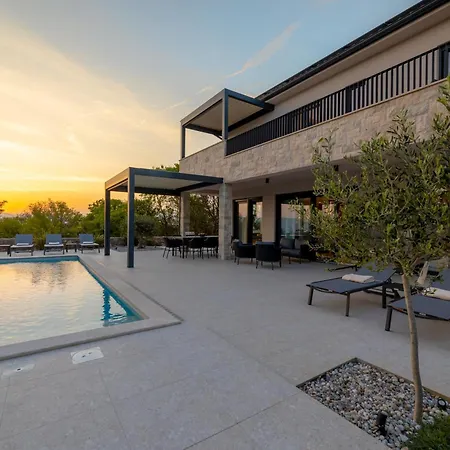Cesarica With Heated Pool, Indoor Pool And Sauna