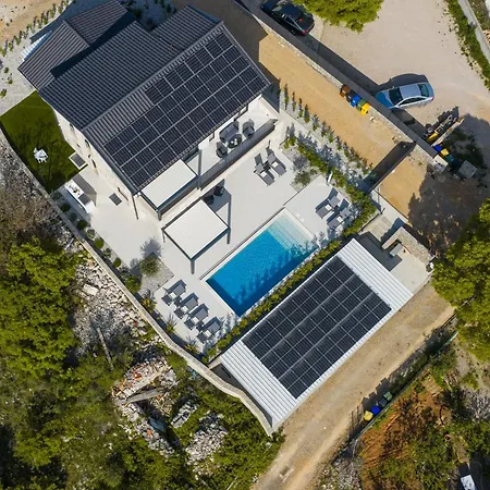 Villa Cesarica With Heated Pool, Indoor Pool And Sauna *