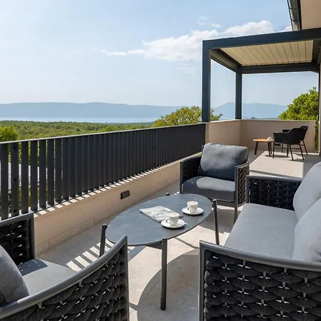Cesarica With Heated Pool, Indoor Pool And Sauna * Vrh (Krk)
